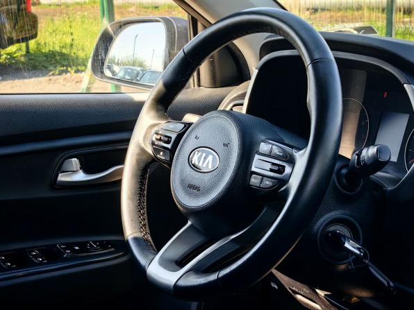 Kia Rio IV Рестайлинг с пробегом 2021 года, цена 989 000 рублей, 265500 км, седан, Автокод Объявления