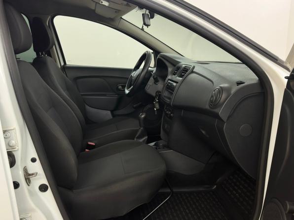 Renault Logan II Рестайлинг с пробегом 2018 года, цена 710 000 рублей, 194267 км, седан, Автокод Объявления