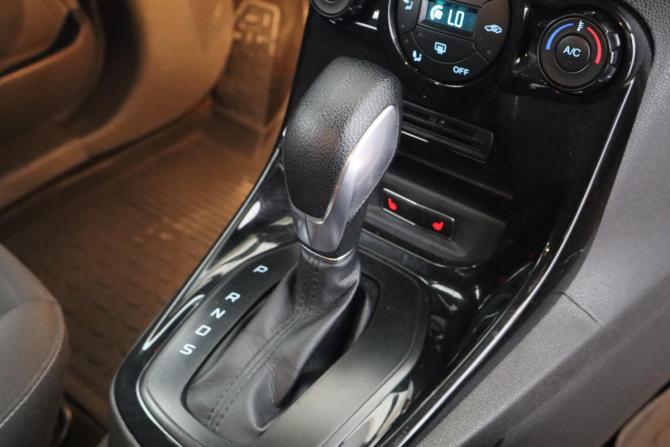 Ford Fiesta Mk6 Рестайлинг с пробегом 2015 года, цена 709 000 рублей, 189000 км, хэтчбек, Автокод Объявления