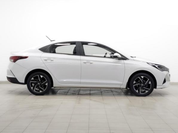Hyundai Solaris II Рестайлинг с пробегом 2021 года, цена 1 615 000 рублей, 38798 км, седан, Автокод Объявления
