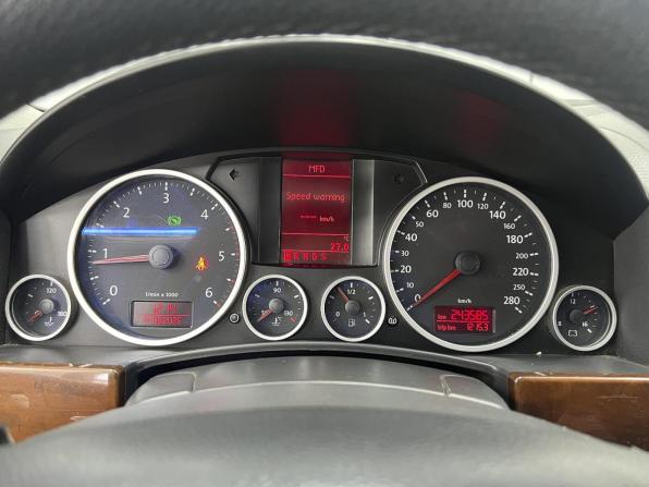 Volkswagen Touareg I Рестайлинг с пробегом 2007 года, цена 900 000 рублей, 243585 км, внедорожник, Автокод Объявления