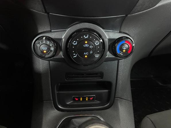 Ford Fiesta Mk6 Рестайлинг с пробегом 2015 года, цена 755 000 рублей, 162057 км, седан, Автокод Объявления