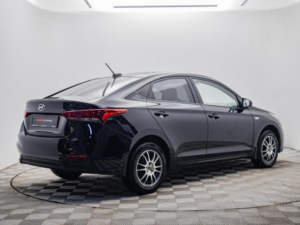 Hyundai Solaris II с пробегом 2018 года, цена 1 290 000 рублей, 90751 км, седан, Автокод Объявления
