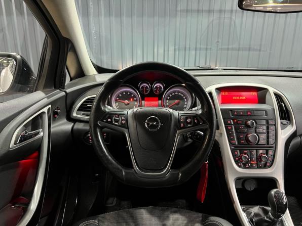 Opel Astra J Рестайлинг с пробегом 2012 года, цена 779 900 рублей, 180000 км, хэтчбек, Автокод Объявления