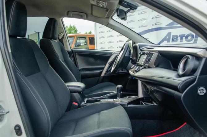 Toyota RAV4 IV (XA40) с пробегом 2015 года, цена 1 650 000 рублей, 300000 км, внедорожник, Автокод Объявления