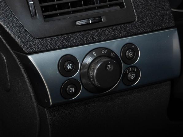 Opel Astra H Рестайлинг с пробегом 2012 года, цена 678 000 рублей, 186916 км, седан, Автокод Объявления