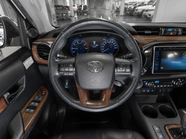 Toyota Hilux VIII с пробегом 2016 года, цена 3 980 000 рублей, 104593 км, пикап, Автокод Объявления