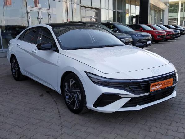 Hyundai Elantra VII (CN7) Рестайлинг с пробегом 2024 года, цена 2 300 000 рублей, 15556 км, седан, Автокод Объявления