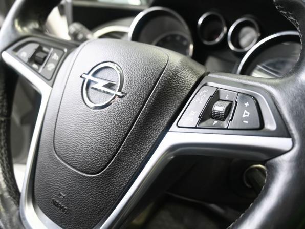 Opel Astra J Рестайлинг с пробегом 2013 года, цена 1 029 900 рублей, 148000 км, седан, Автокод Объявления