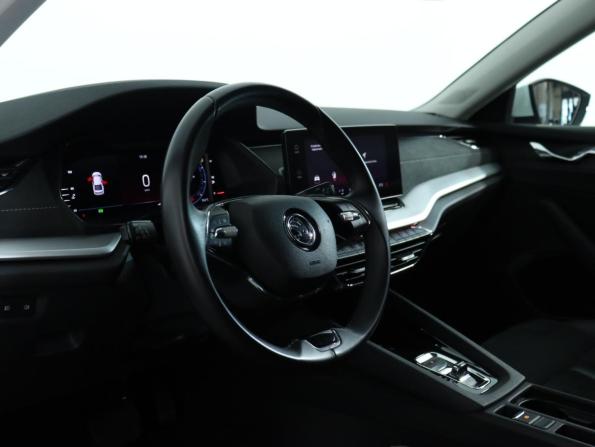 Skoda Octavia IV (A8) с пробегом 2022 года, цена 1 999 990 рублей, 79701 км, лифтбек, Автокод Объявления