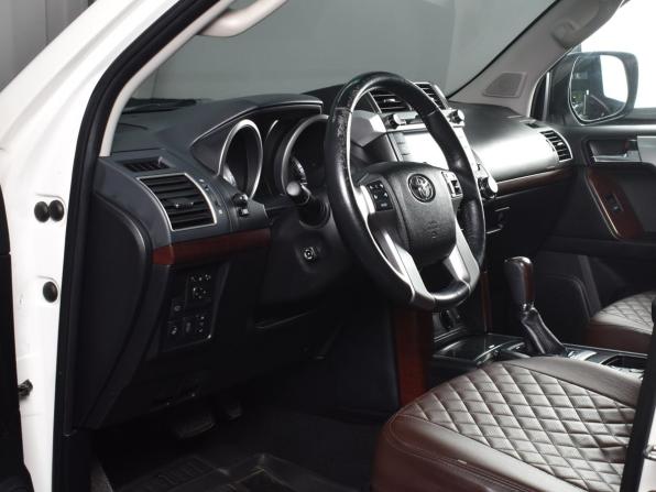 Toyota Land Cruiser Prado 150 Series Рестайлинг 1 с пробегом 2016 года, цена 3 899 999 рублей, 140711 км, внедорожник, Автокод Объявления
