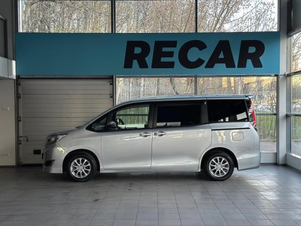 Toyota Noah III (R80) с пробегом 2017 года, цена 2 040 000 рублей, 118836 км, минивэн, Автокод Объявления