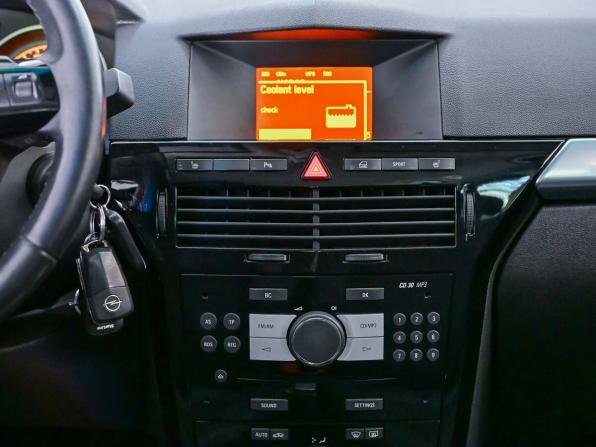 Opel Astra H Рестайлинг с пробегом 2011 года, цена 699 900 рублей, 195647 км, универсал, Автокод Объявления
