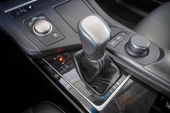 Lexus ES VI Рестайлинг с пробегом 2016 года, цена 2 390 000 рублей, 150428 км, седан, Автокод Объявления