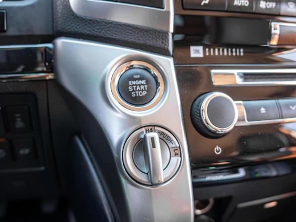 Toyota Land Cruiser 200 Series Рестайлинг 1 с пробегом 2014 года, цена 4 399 000 рублей, 330980 км, внедорожник, Автокод Объявления