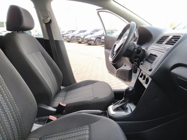 Volkswagen Polo V Рестайлинг с пробегом 2016 года, цена 1 099 000 рублей, 106074 км, седан, Автокод Объявления