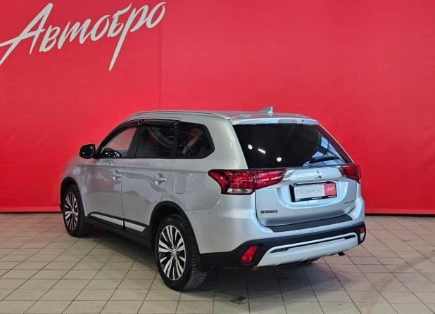 Mitsubishi Outlander III Рестайлинг 3 с пробегом 2018 года, цена 1 920 000 рублей, 160000 км, внедорожник, Автокод Объявления