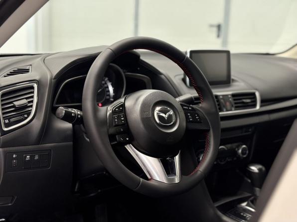 Mazda 3 III (BM) с пробегом 2014 года, цена 1 295 000 рублей, 179000 км, седан, Автокод Объявления