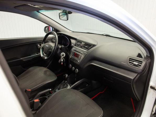 Kia Rio III Рестайлинг с пробегом 2017 года, цена 1 095 000 рублей, 102322 км, хэтчбек, Автокод Объявления