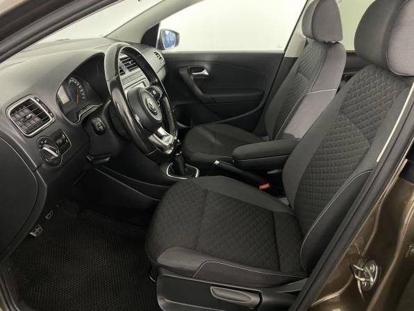 Volkswagen Polo V Рестайлинг с пробегом 2018 года, цена 975 000 рублей, 146183 км, седан, Автокод Объявления