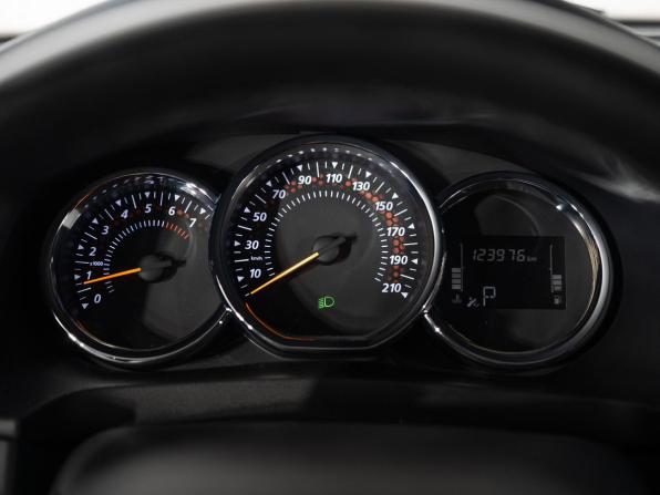 Renault Sandero II Рестайлинг с пробегом 2018 года, цена 975 000 рублей, 123976 км, хэтчбек, Автокод Объявления