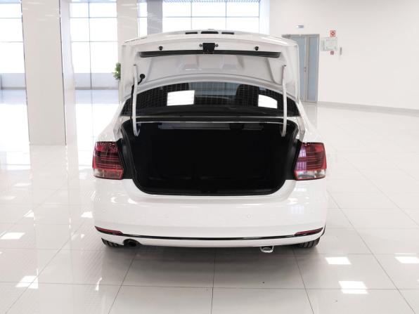 Volkswagen Polo V Рестайлинг с пробегом 2018 года, цена 1 039 000 рублей, 112496 км, седан, Автокод Объявления