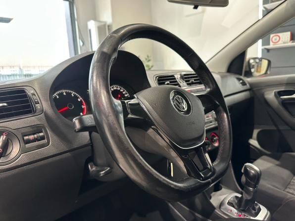 Volkswagen Polo V Рестайлинг с пробегом 2015 года, цена 885 000 рублей, 210147 км, седан, Автокод Объявления