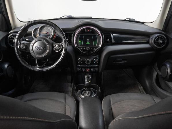 Mini Hatch III (F55/F56) Рестайлинг с пробегом 2018 года, цена 1 499 000 рублей, 131375 км, хэтчбек, Автокод Объявления