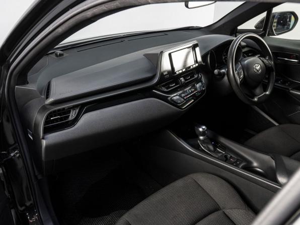Toyota C-HR I с пробегом 2018 года, цена 1 949 000 рублей, 93982 км, внедорожник, Автокод Объявления