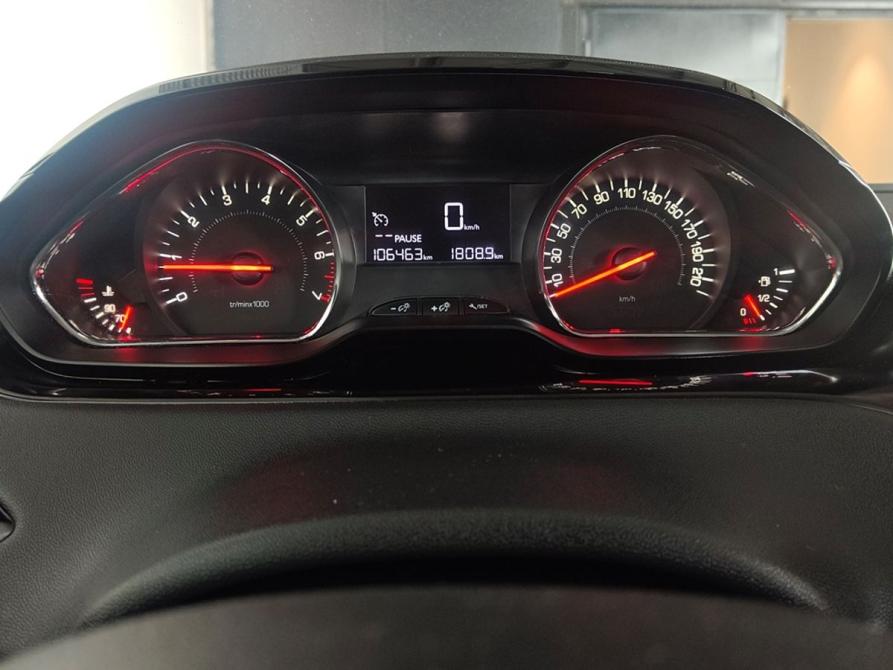 Peugeot 208 I Москва  - изображение 12