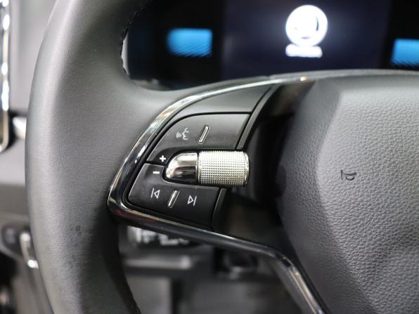 Skoda Karoq I Рестайлинг с пробегом 2024 года, цена 2 979 000 рублей, 63457 км, внедорожник, Автокод Объявления
