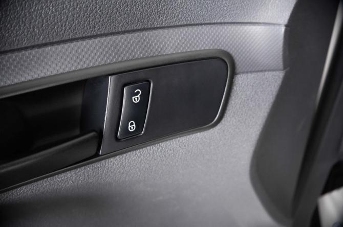 Volkswagen Caddy III Рестайлинг с пробегом 2011 года, цена 1 019 000 рублей, 288000 км, фургон, Автокод Объявления
