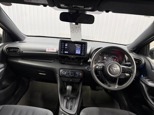 Toyota Yaris IV с пробегом 2021 года, цена 1 297 000 рублей, 77147 км, хэтчбек, Автокод Объявления