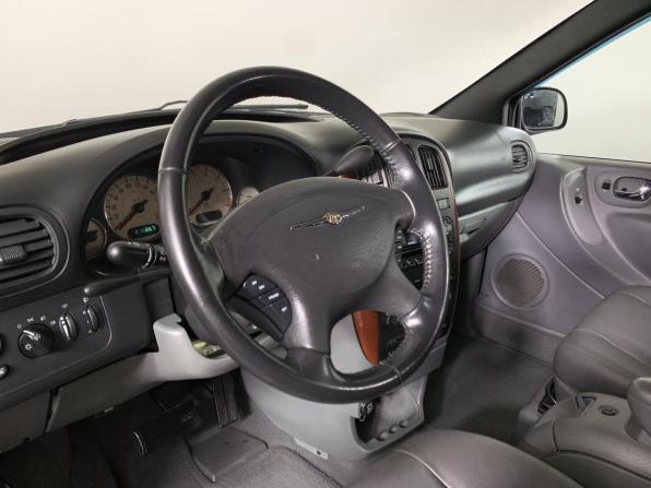 Chrysler Voyager IV Рестайлинг с пробегом 2006 года, цена 800 000 рублей, 216867 км, минивэн, Автокод Объявления