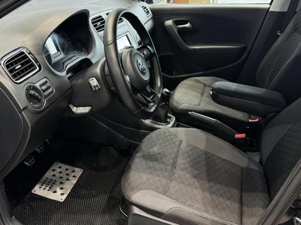 Volkswagen Polo V Рестайлинг с пробегом 2018 года, цена 1 105 000 рублей, 215425 км, седан, Автокод Объявления
