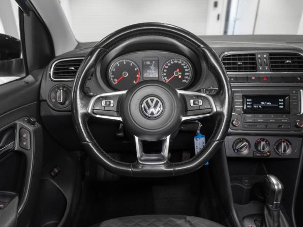 Volkswagen Polo V Рестайлинг с пробегом 2019 года, цена 1 275 000 рублей, 104530 км, седан, Автокод Объявления