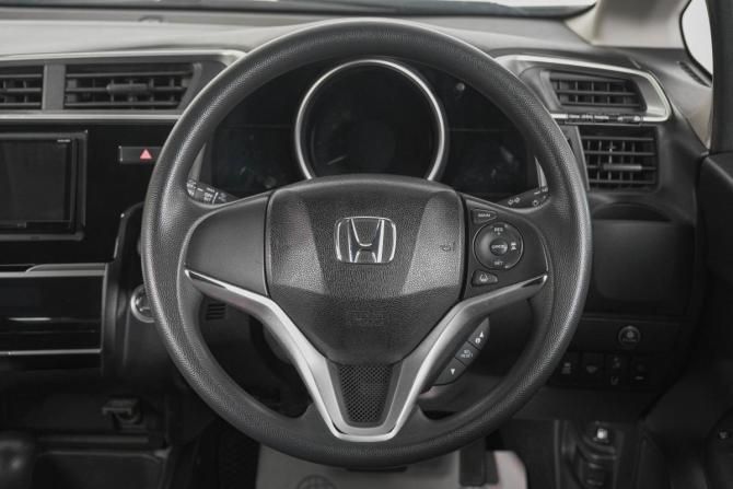 Honda Fit III Рестайлинг с пробегом 2019 года, цена 1 249 000 рублей, 172000 км, хэтчбек, Автокод Объявления