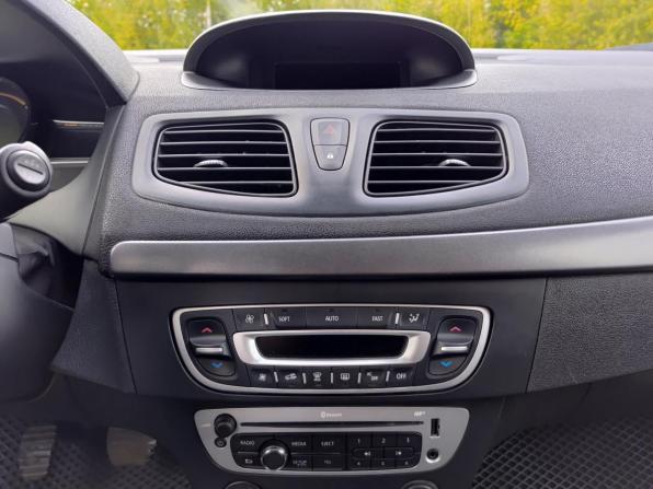 Renault Fluence I Рестайлинг с пробегом 2013 года, цена 680 000 рублей, 226226 км, седан, Автокод Объявления