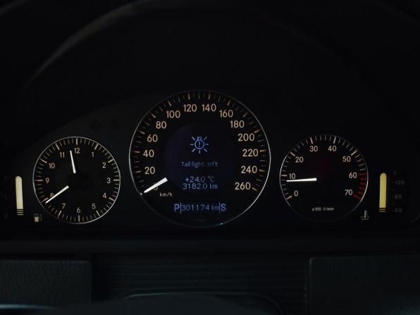 Mercedes-Benz CLK-Класс II (W209) с пробегом 2002 года, цена 644 995 рублей, 301171 км, купе-хардтоп, Автокод Объявления