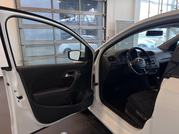Volkswagen Polo V Рестайлинг с пробегом 2017 года, цена 1 275 000 рублей, 139099 км, седан, Автокод Объявления