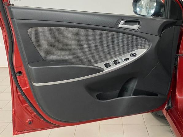 Hyundai Solaris I с пробегом 2014 года, цена 750 000 рублей, 195189 км, седан, Автокод Объявления
