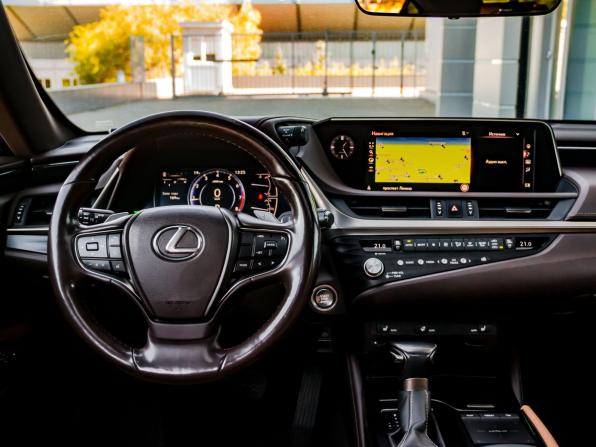 Lexus ES VII с пробегом 2021 года, цена 3 450 000 рублей, 263663 км, седан, Автокод Объявления