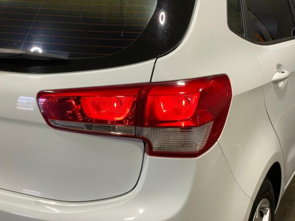 Kia Rio III Рестайлинг с пробегом 2015 года, цена 1 030 000 рублей, 97373 км, хэтчбек, Автокод Объявления