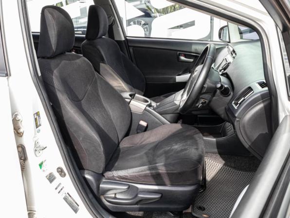 Toyota Prius III Рестайлинг (XW30) с пробегом 2012 года, цена 1 239 000 рублей, 175854 км, лифтбек, Автокод Объявления