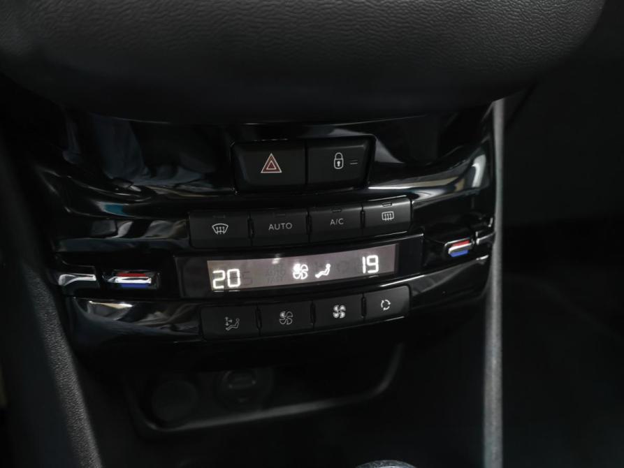 Peugeot 208 I Москва  - изображение 19