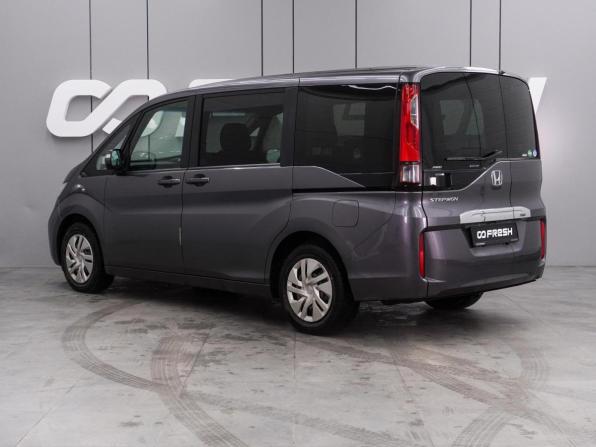 Honda Stepwgn V с пробегом 2017 года, цена 1 824 000 рублей, 242487 км, минивэн, Автокод Объявления
