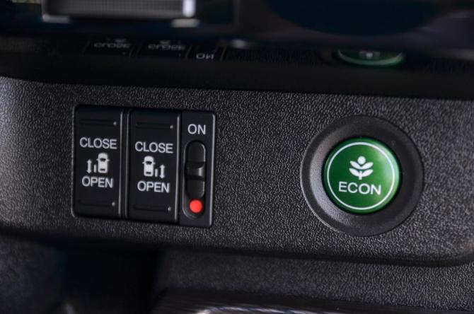 Honda Stepwgn V Рестайлинг с пробегом 2019 года, цена 2 740 000 рублей, 62322 км, минивэн, Автокод Объявления