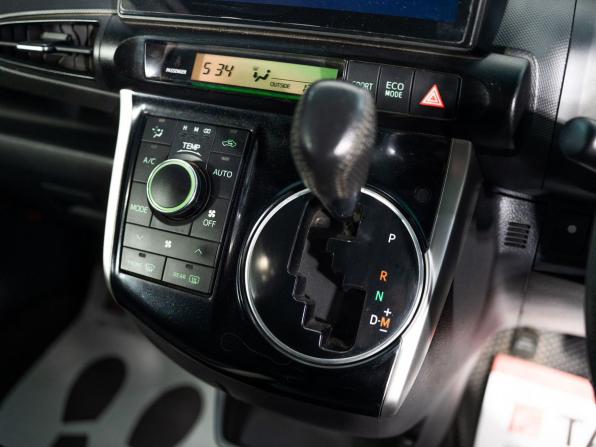 Toyota Wish II Рестайлинг с пробегом 2016 года, цена 1 600 000 рублей, 94949 км, минивэн, Автокод Объявления