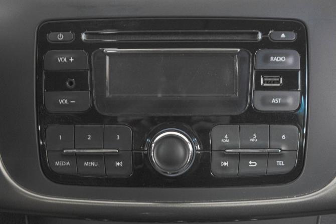 Renault Logan II с пробегом 2015 года, цена 669 000 рублей, 207000 км, седан, Автокод Объявления
