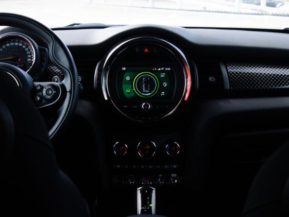 Mini Hatch III (F55/F56) Рестайлинг с пробегом 2020 года, цена 2 950 000 рублей, 66950 км, хэтчбек, Автокод Объявления
